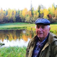 Мой фотопортрет на фоне лесного озерца! :: Владимир 