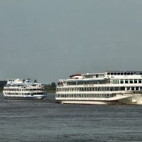Круизные теплоходы на Волге :: Алексей Р.