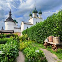 Ростовский Кремль. Монастырский огород :: Galina 