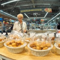 Зарисовка из ТЦ :: юрий поляков Зарисовка из ТЦ :: юрий поляков