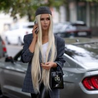 Блондинка с телефоном :: Viktoria Anufrieva