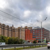 В посёлках строят дома красивее, чем в Новой Москве :: Валерий Иванович В посёлках строят дома красивее, чем в Новой Москве :: Валерий Иванович