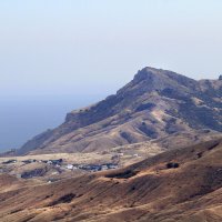 Южный посёлок, притаился меж гор. :: Геннадий Валеев