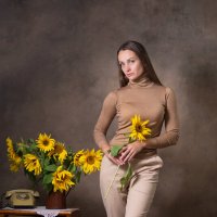 Девушка с подсолнухами :: Алексей Чигвинцев