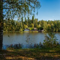 На берегу реки :: Александр Синдерёв