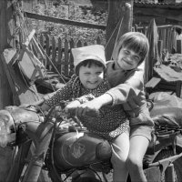 СЁСТРЫ :: Александр Кустов