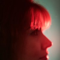 Красный силуэт: игра света и тени в портретной съёмке :: Джованни Луче