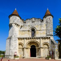 Церковь-замок Сен-Вивьен г. Экуайё :: Георгий А