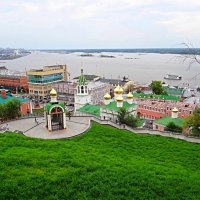 Вид на стрелку Оки и Волги и прибрежную зону с крепостных стен Нижегородского Кремля. :: Виктор Мухин Вид на стрелку Оки и Волги и прибрежную зону с крепостных стен Нижегородского Кремля. :: Виктор Мухин