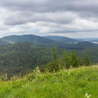 На горе Лысая. Вид на Ильменский хребет и г. Миасс, Машгородок (панорама). :: Алексей Трухин