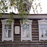 Низкий дом с голубыми ставнями... :: Galina Solovova