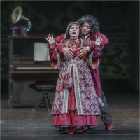 Актёры з. а. Санкт-Петербурга Наталья Парашкина в роли Ханумы и Александр Муравицкий в роли  Акопа. :: Александр Максимов