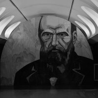 При выходе в город на пассажиров смотрит сам Федор Михайлович. :: Татьяна Помогалова