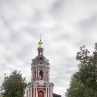 Надвратный храм в честь праведных Захарии и Елисаветы :: Andrey Lomakin