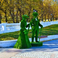 Чебоксары. Топиарий "Влюблённая пара". :: Пётр Чернега