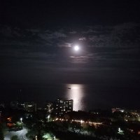 Ялта. Ночь. Море. :: Николай Клементьев Ялта. Ночь. Море. :: Николай Клементьев