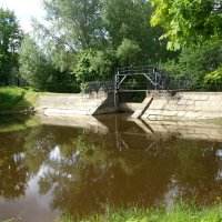 Стрельна. Мост-плотина :: Наталья Герасимова