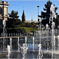 В брызгах фонтана. :: Валерия Комова