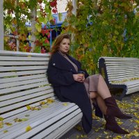 Девушка на скамейки :: Мария Яковлева