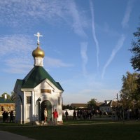 Часовня в центре села :: Galina Solovova