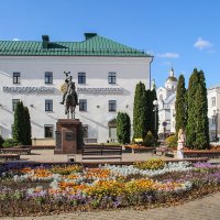 *** :: Роланд Дубровский