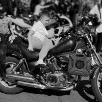 Мальчик и мотоцикл. :: Радмир Арсеньев Мальчик и мотоцикл. :: Радмир Арсеньев