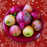 Яблоки и гранат :: Анатолий Чикчирный Яблоки и гранат :: Анатолий Чикчирный