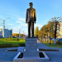 Чебоксары. Памятник Николе Тесле. :: Пётр Чернега