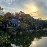 Дом у пруда :: Oleg S 