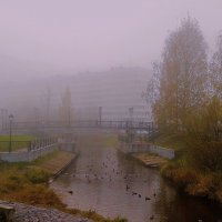 Осенний туман в городе :: Сергей Кочнев