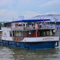 Москва. Вечерняя прогулка по реке :: Владимир Мигонькин