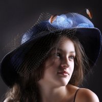 Девочка в шляпе с вуалью :: Сергей Удовенко