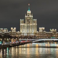 Высотка на Котельнической набережной :: <<< Наташа >>>