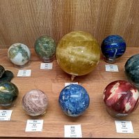 Драгоценное шары на витрине :: Алексей Р. Драгоценное шары на витрине :: Алексей Р.