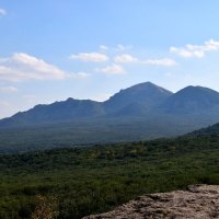 Гора Беш-тау. Вид с Селитряных скал :: Павленко Михаил Гора Беш-тау. Вид с Селитряных скал :: Павленко Михаил