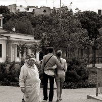 Дама с собачкой. Таврический сад. С.-Петербург :: Станислав Лебединский Дама с собачкой. Таврический сад. С.-Петербург :: Станислав Лебединский
