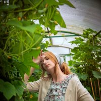 Барышня в теплице :: Ольга Юртаева