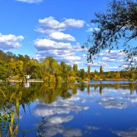 Октябрь, а солнце как в августе :: Nina Streapan Октябрь, а солнце как в августе :: Nina Streapan