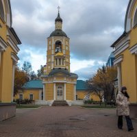 Церковный Дворик :: юрий поляков