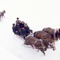 ВЛАДИМИР БЕДУЛЯ И АНДРЕЙ ВОЗНЕСЕНСКИЙ НА ТРОЙКЕ В ГОСТЯХ У БЕДУЛИ. :: Юрий Иванов