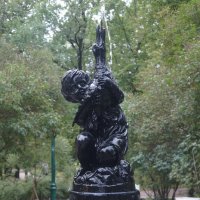 Скульптура "Мальчик с уткой" в Таврическом саду / по проекту арх А.К. Бруни / 1910 г. :: zavitok *