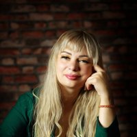 Дама в зеленом платье :: Сергей Удовенко