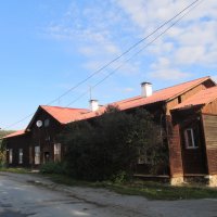 этому дому 102  года :: Елена Шаламова