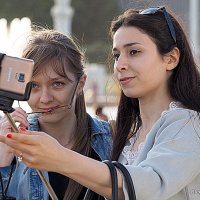 селфи девчонки :: Олег Лукьянов