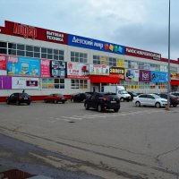 Новочебоксарск. Торговый центр «Новочебоксарский рынок». :: Пётр Чернега Новочебоксарск. Торговый центр «Новочебоксарский рынок». :: Пётр Чернега