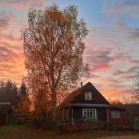 Октябрь.. Вечер в деревне :: Юрий Пучков