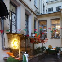 кафе Аранчини Апельсини во дворе к/ Аврора :: zavitok *