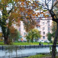 Осенняя набережная :: Валентин Семчишин