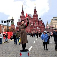 Атмосферу 1941 года создают регулировщицы. :: Татьяна Помогалова Атмосферу 1941 года создают регулировщицы. :: Татьяна Помогалова