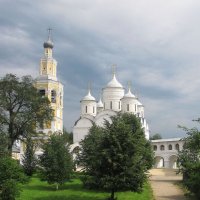 Колокольня с храмом Алексия, митрополита Московского и Собор Спаса Преображения :: Александр Ильчевский Колокольня с храмом Алексия, митрополита Московского и Собор Спаса Преображения :: Александр Ильчевский